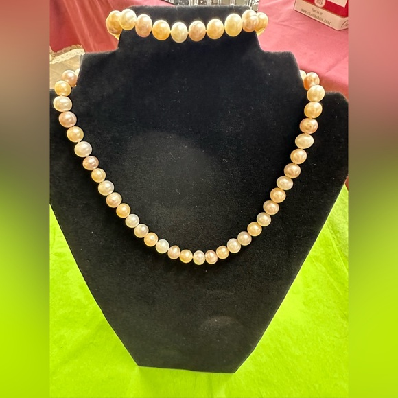 Elegant white fresh water  Pearl Necklace and matching bracelet - Picture 3 of 3